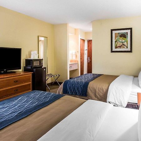 Quality Inn Darien-North Brunswick Exterior photo