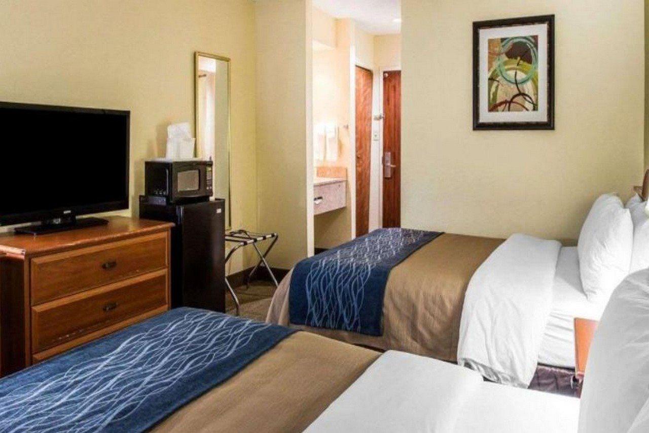Quality Inn Darien-North Brunswick Exterior photo