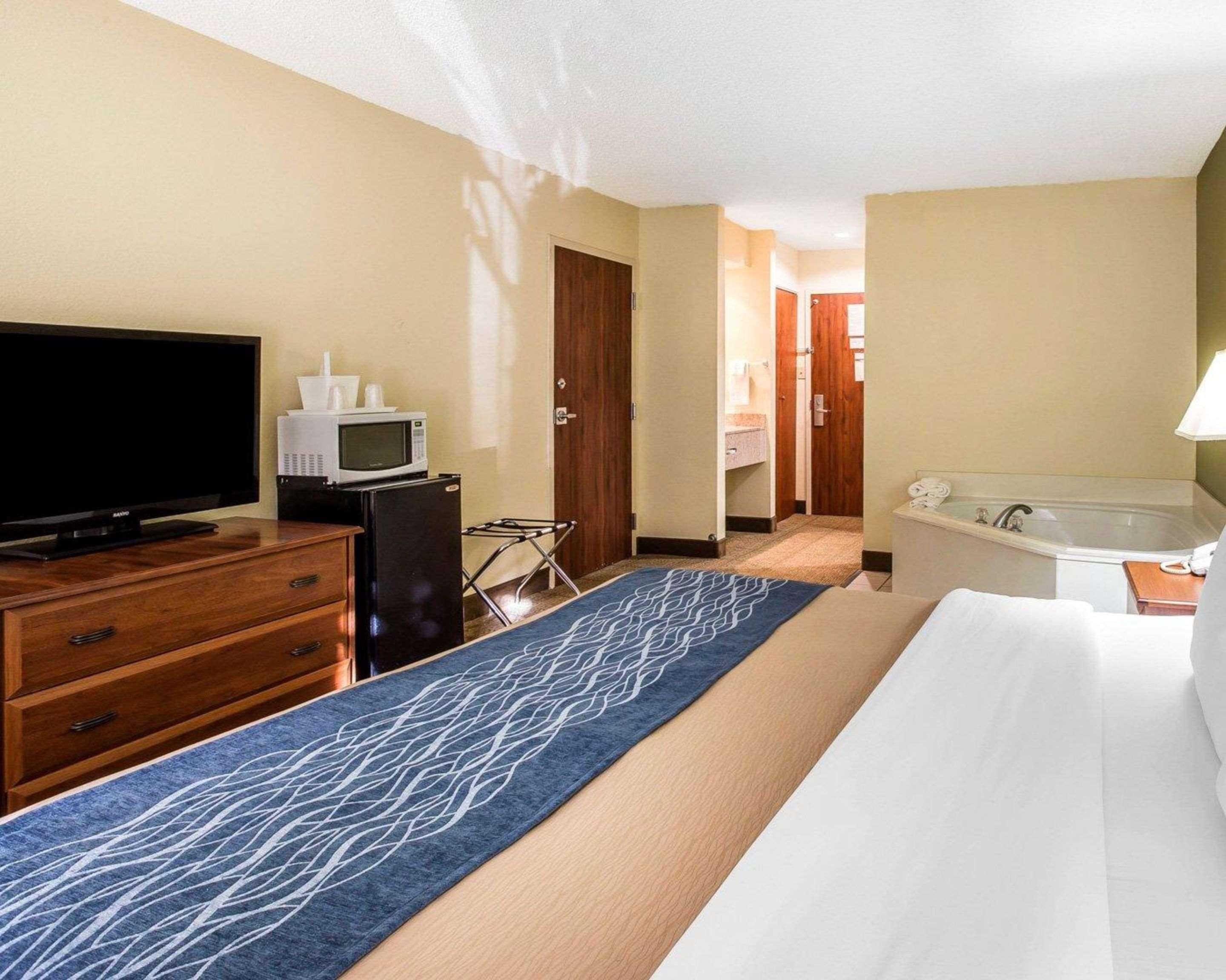 Quality Inn Darien-North Brunswick Exterior photo