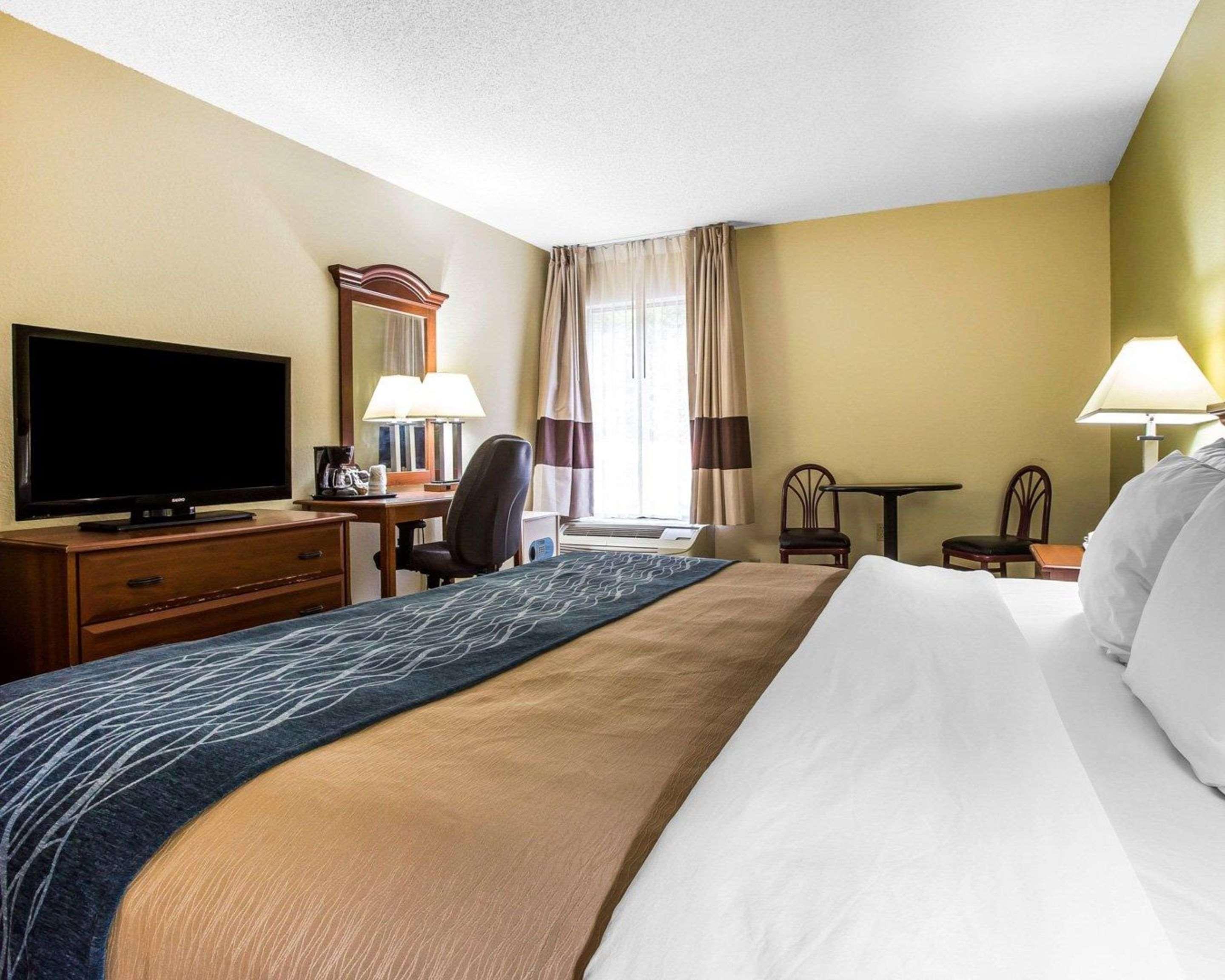Quality Inn Darien-North Brunswick Exterior photo