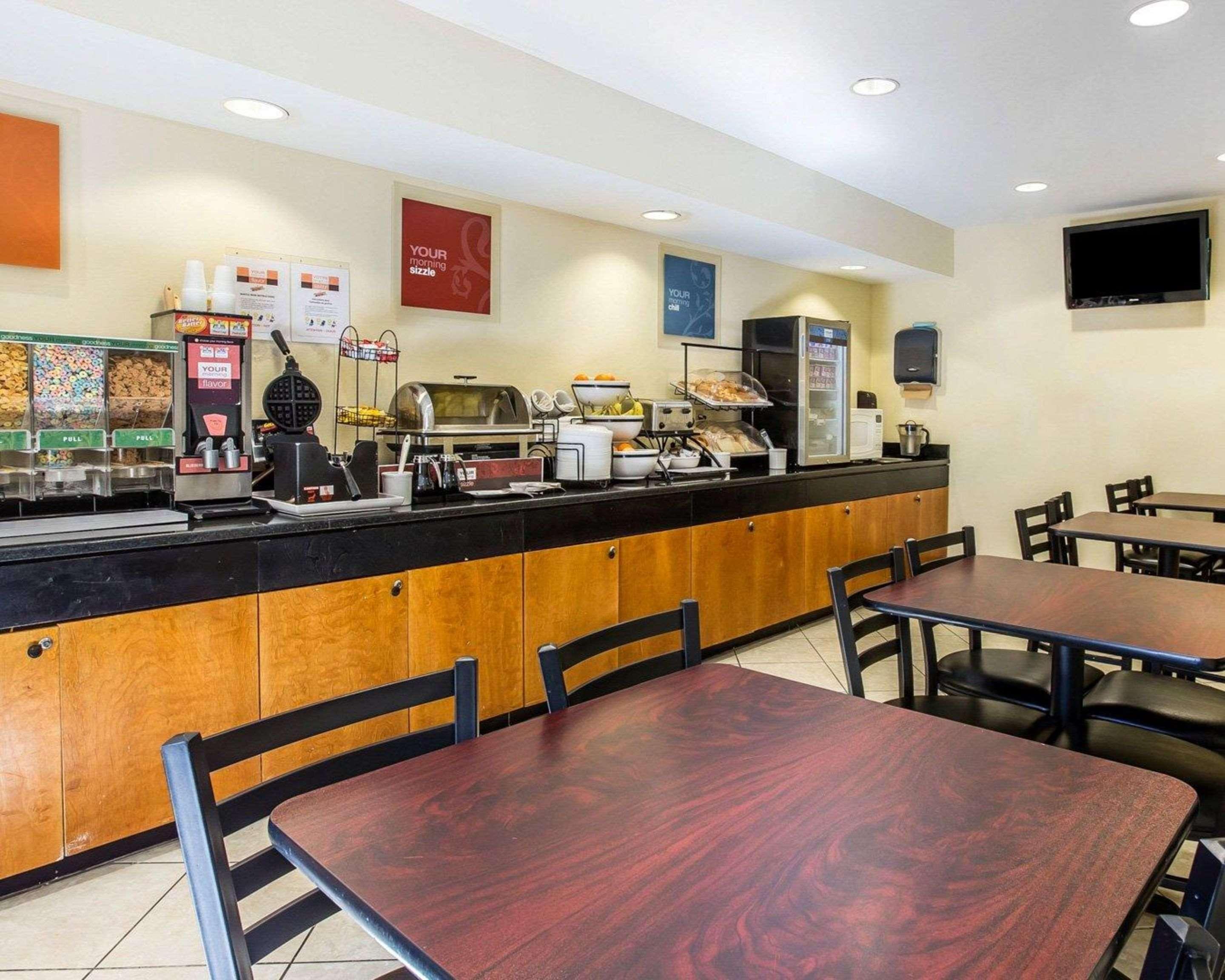 Quality Inn Darien-North Brunswick Exterior photo