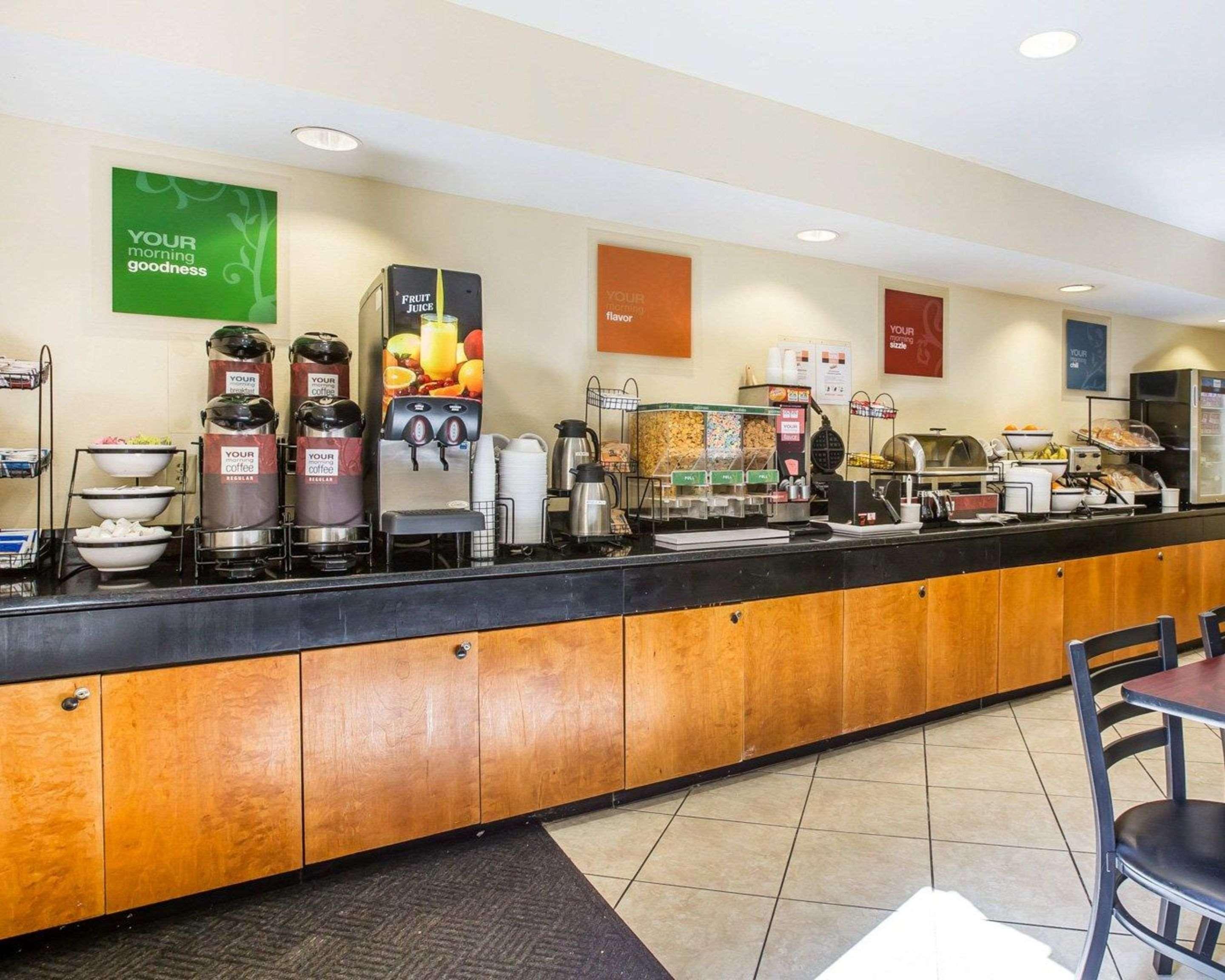 Quality Inn Darien-North Brunswick Exterior photo